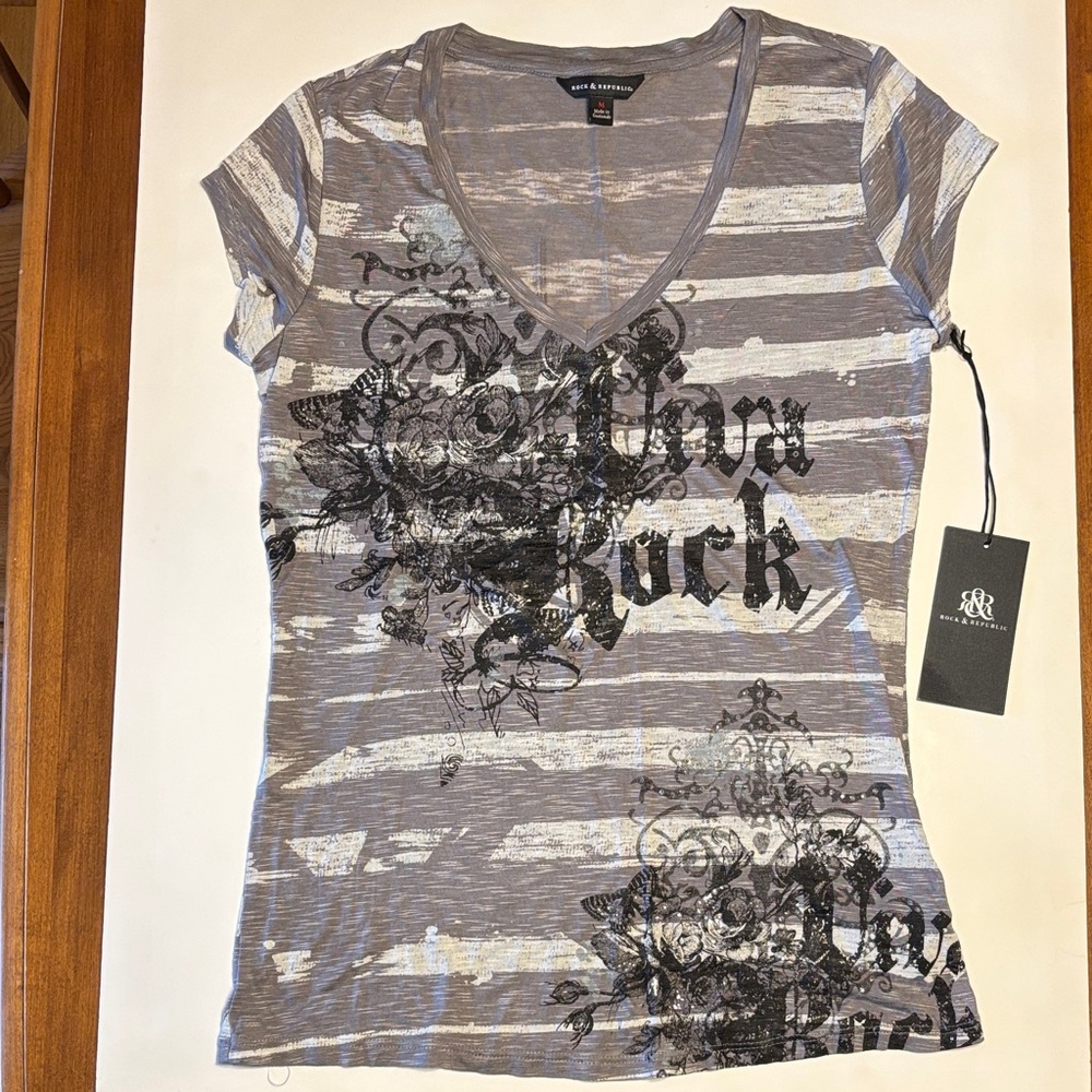 Rock & Republic Gray and White Graphic Tee
